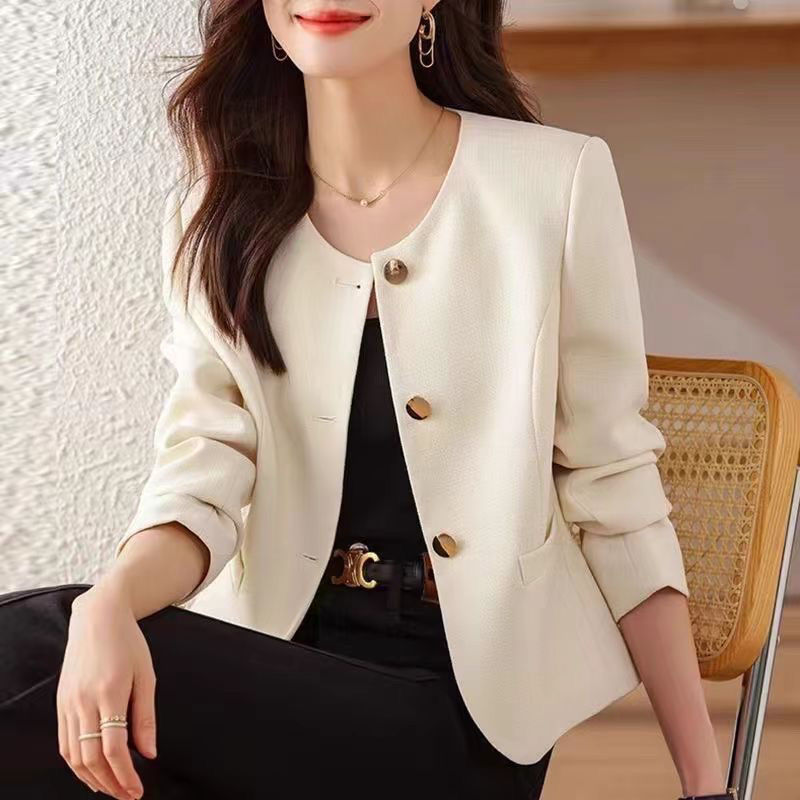 Veste Courte Col Rond — Simplicité & Élégance